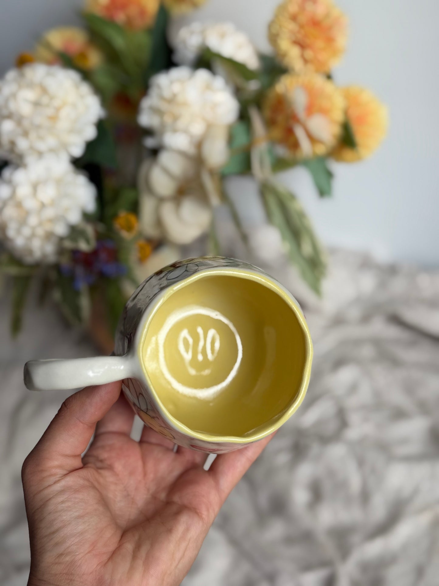 Sweet Dreams Bee mug handle detail – handmade stoneware SL Ceramics