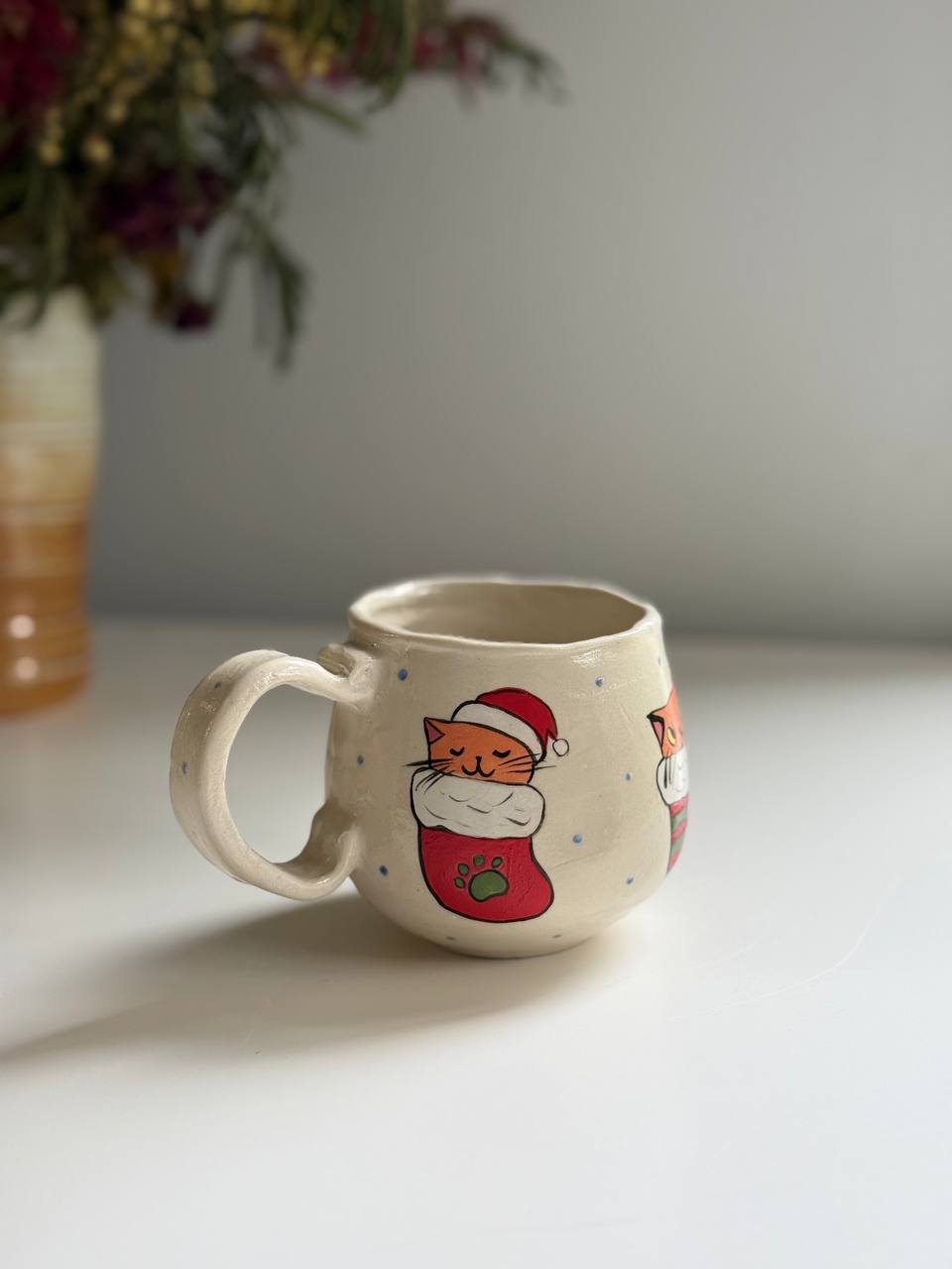 Mug with cats in Chistmas stockings - SL ceramics 