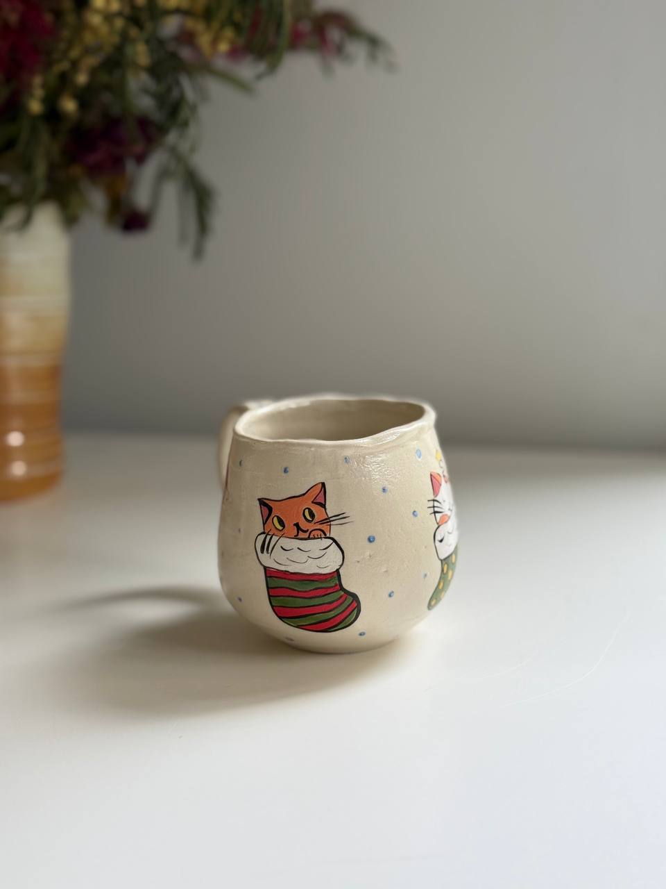 Mug with cats in Chistmas stockings - SL ceramics 