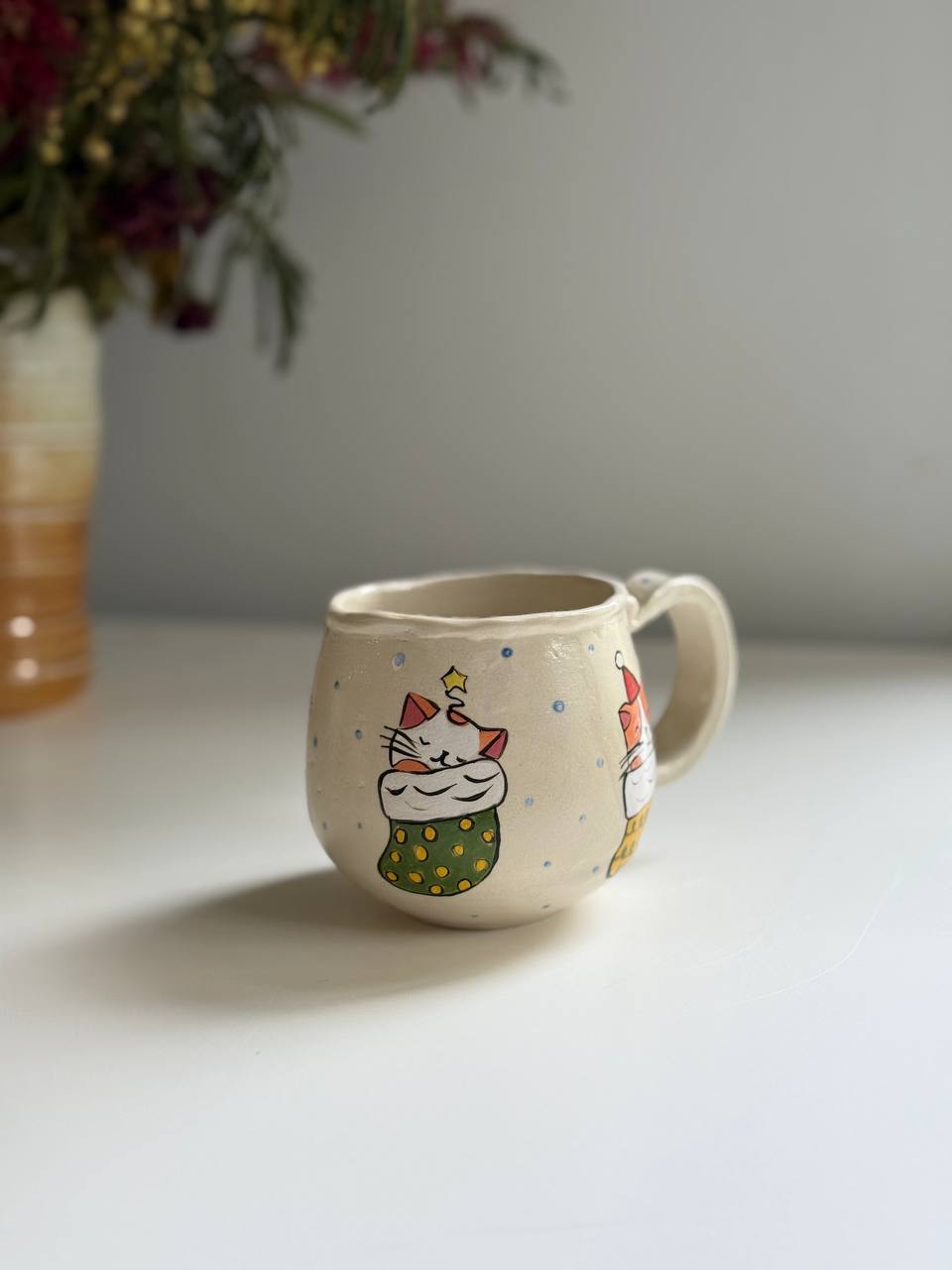 Mug with cats in Chistmas stockings - SL ceramics 