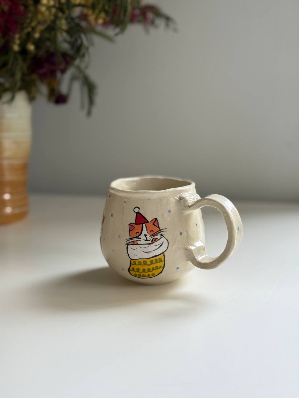 Mug with cats in Chistmas stockings - SL ceramics 