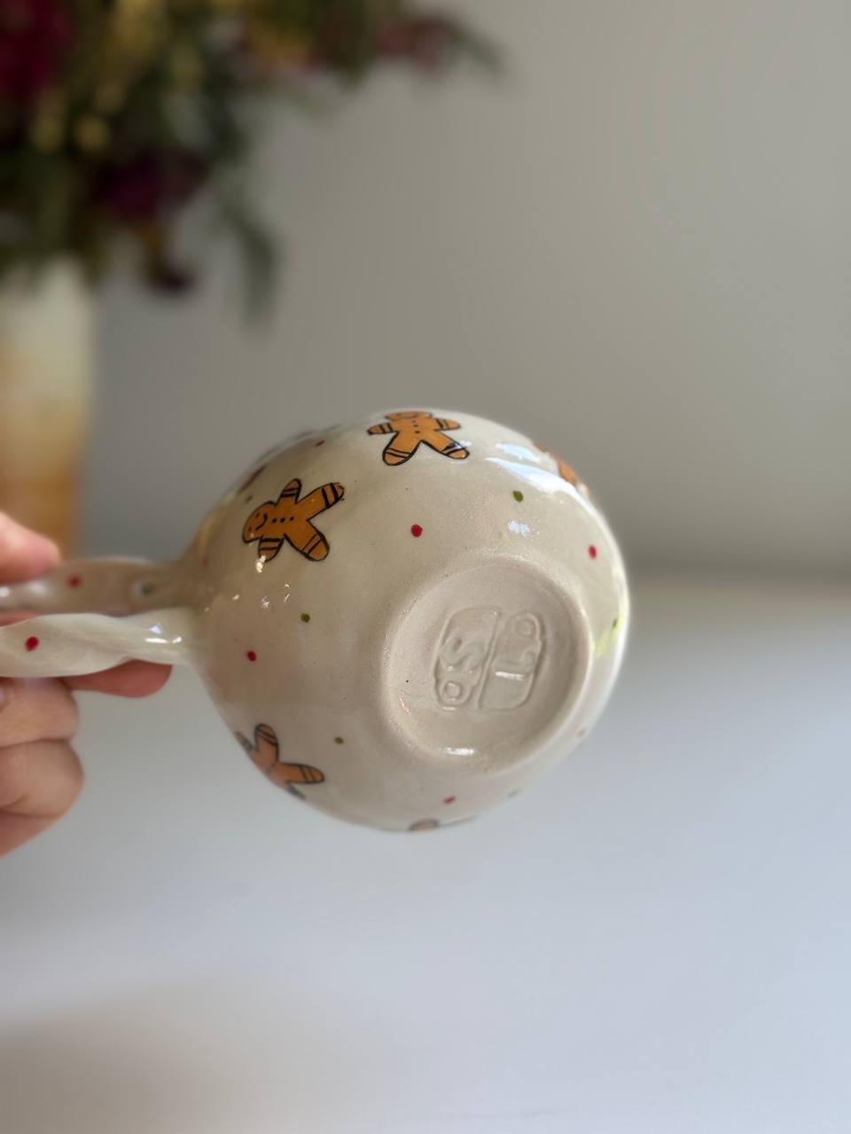 Christmas Mug with Gingerbread men - SL ceramics 